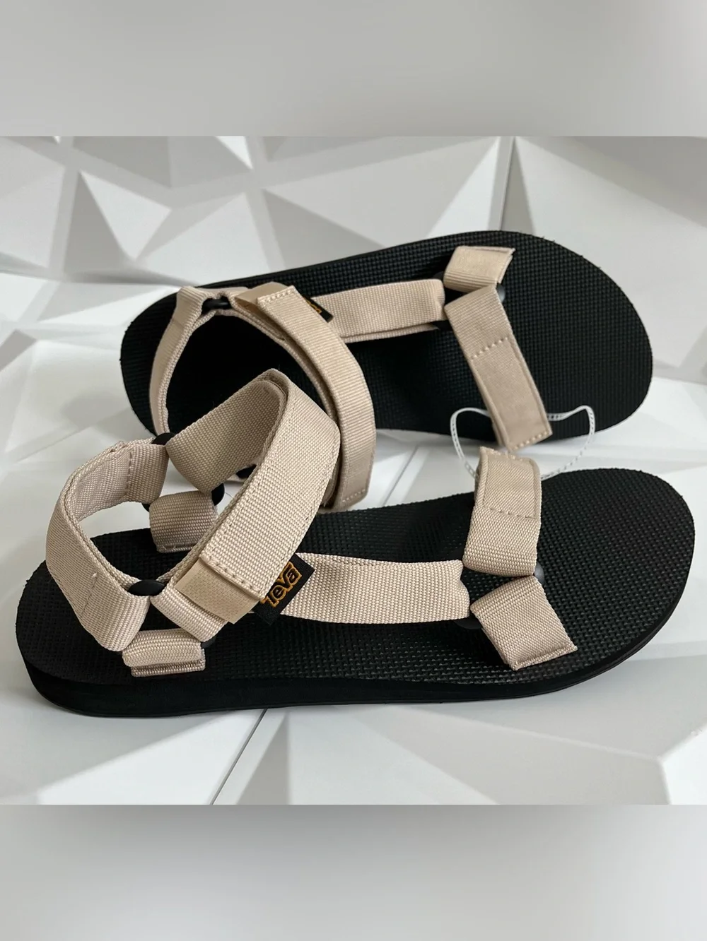 Teva Men’s Original Universal White Pepper Sandals New Size 10 Beige